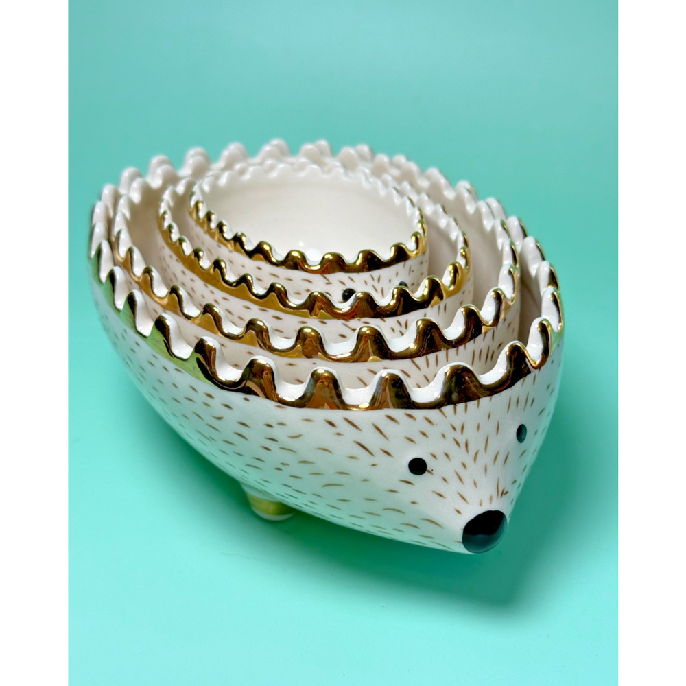 4 Nesting Hedgehogs Ceramic Figural Measuring Cups Bowls White Gold Signature
